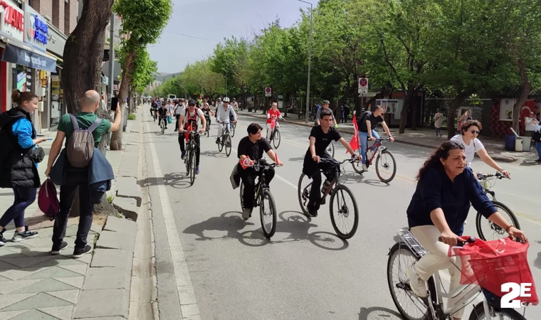Eskişehir’de bisikletli 23 Nisan kutlaması
