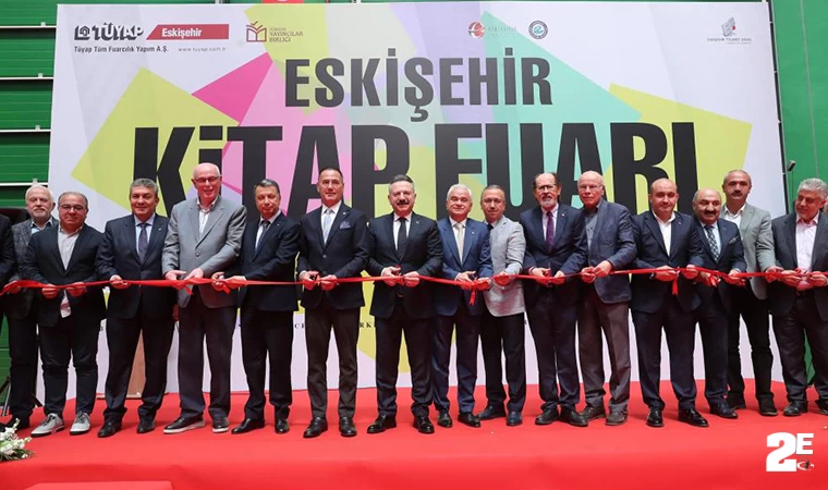 Vali Aksoy Eskişehir 3'üncü Kitap Fuarı'nın açılışını yaptı