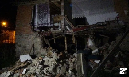 Deprem bölgesinde onlarca ev hasar gördü