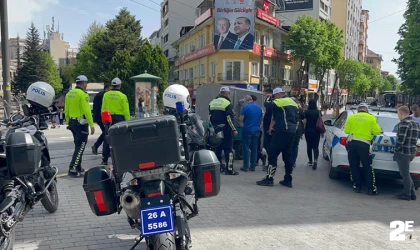 Eskişehir'de araç girişinin yasak olduğu caddede polis denetim yaptı