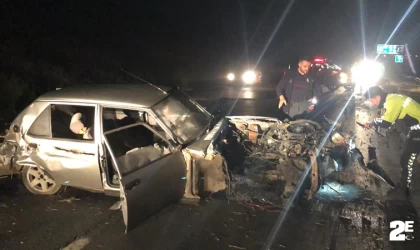 Feci kaza: Otomobil hurdaya döndü