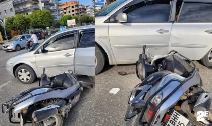 Otomobile çarpan motosikletli hastaneye kaldırıldı