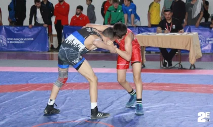 Serbest-Grekoromen Türkiye Güreş Şampiyonası sürüyor